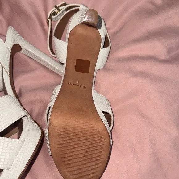 BCBGMaxAzria white Textured Women's Sandals - Picture 5 of 7